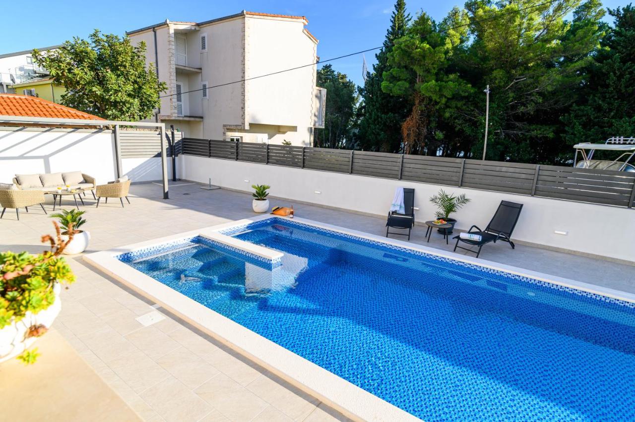 Villa Relax - Beautiful Apartment With Heated Saltwater Pool & Jacuzzi Kaštela Exterior foto