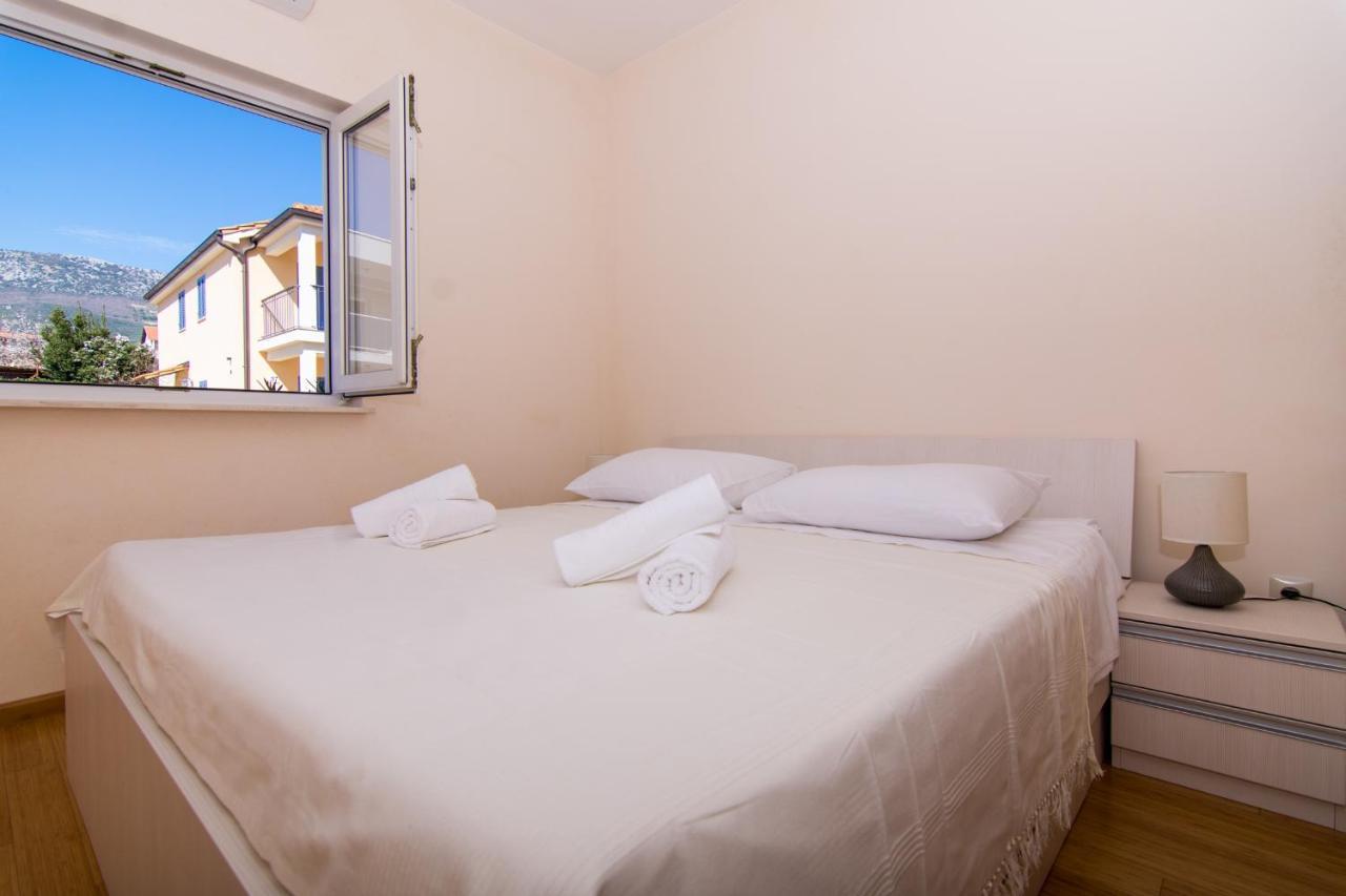 Villa Relax - Beautiful Apartment With Heated Saltwater Pool & Jacuzzi Kaštela Exterior foto
