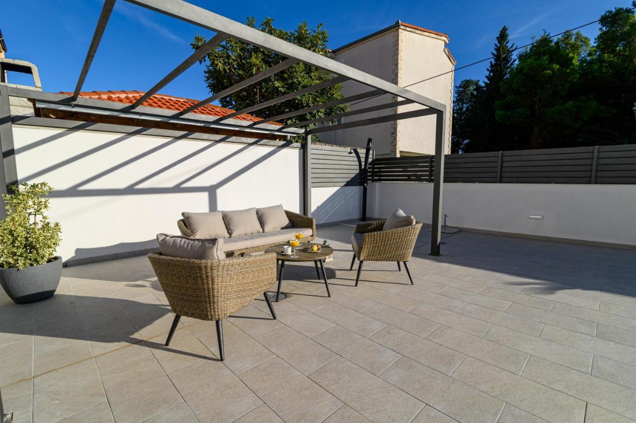 Villa Relax - Beautiful Apartment With Heated Saltwater Pool & Jacuzzi Kaštela Exterior foto
