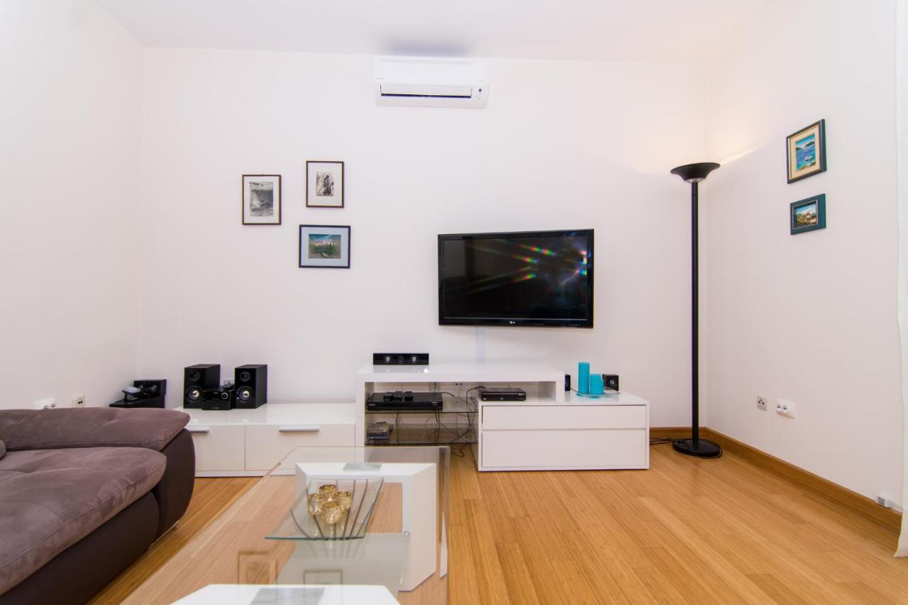 Villa Relax - Beautiful Apartment With Heated Saltwater Pool & Jacuzzi Kaštela Exterior foto